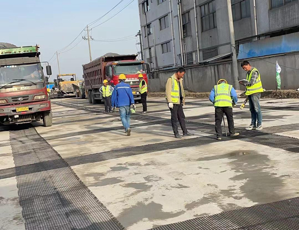永城老材料的新故事:玻璃纤维土工格栅如何在‘白改黑’浪潮中重获新生?
